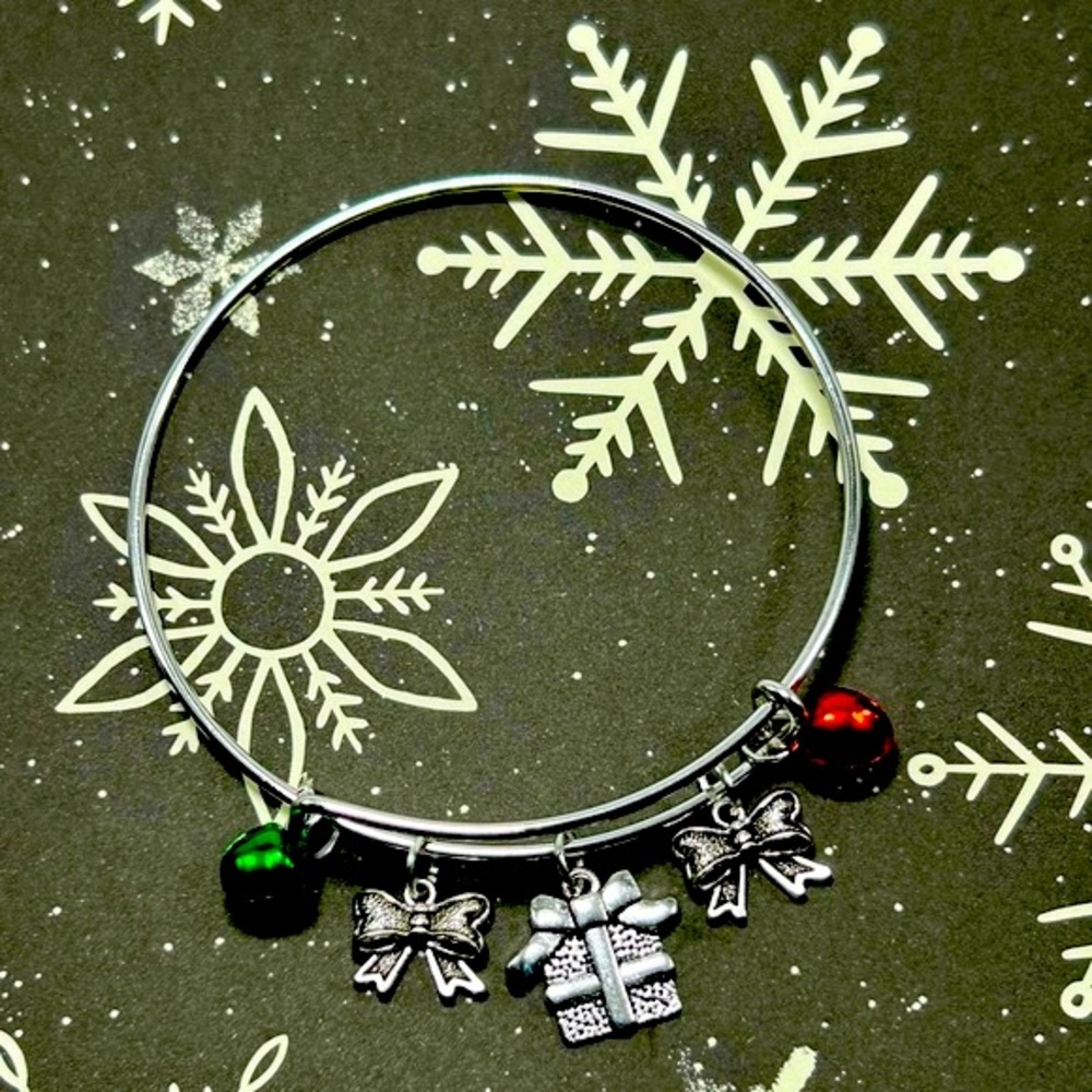 Handmade Christmas Jingle Bell Charm Bracelet!